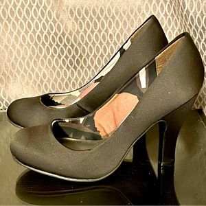 Black Satin Heels sz 6 Worn once!